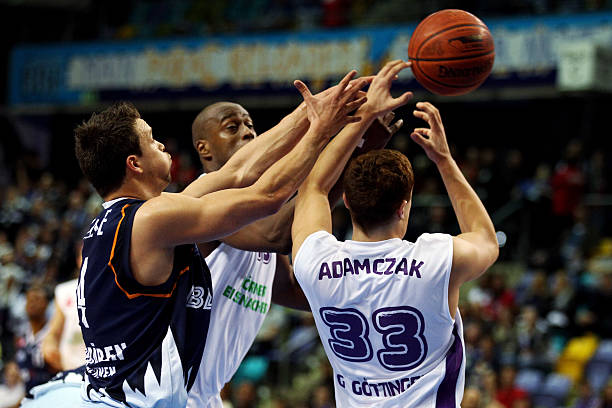 两队之间有 两队之间有