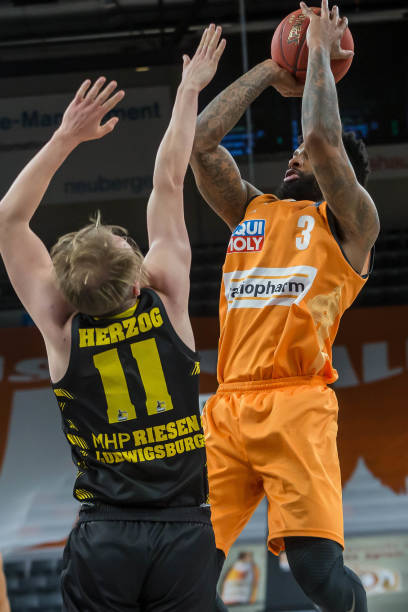 詹姆斯目前 詹姆斯目前