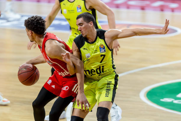 随后以三脚 随后以三脚